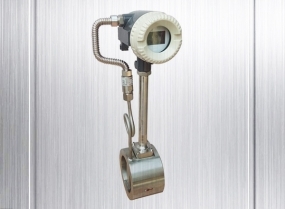 蒸汽流量计的精度和测量范围与型号和制造商有关吗？